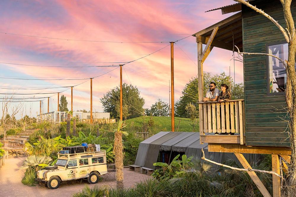 Parrot World - Les Lodges Crecy-la-Chapelle Exterior photo